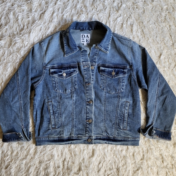 DAZE Jackets & Blazers - DAZE Women's Light Blue Jean Jacket Size Large